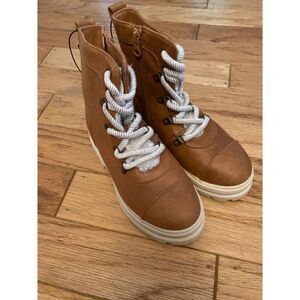 NWT, Art Class, girls brown faux leather, side zip, fur lined winter boots sz 1